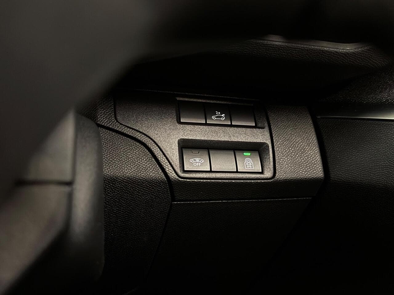Peugeot 5008 thumbnail Misc Controls