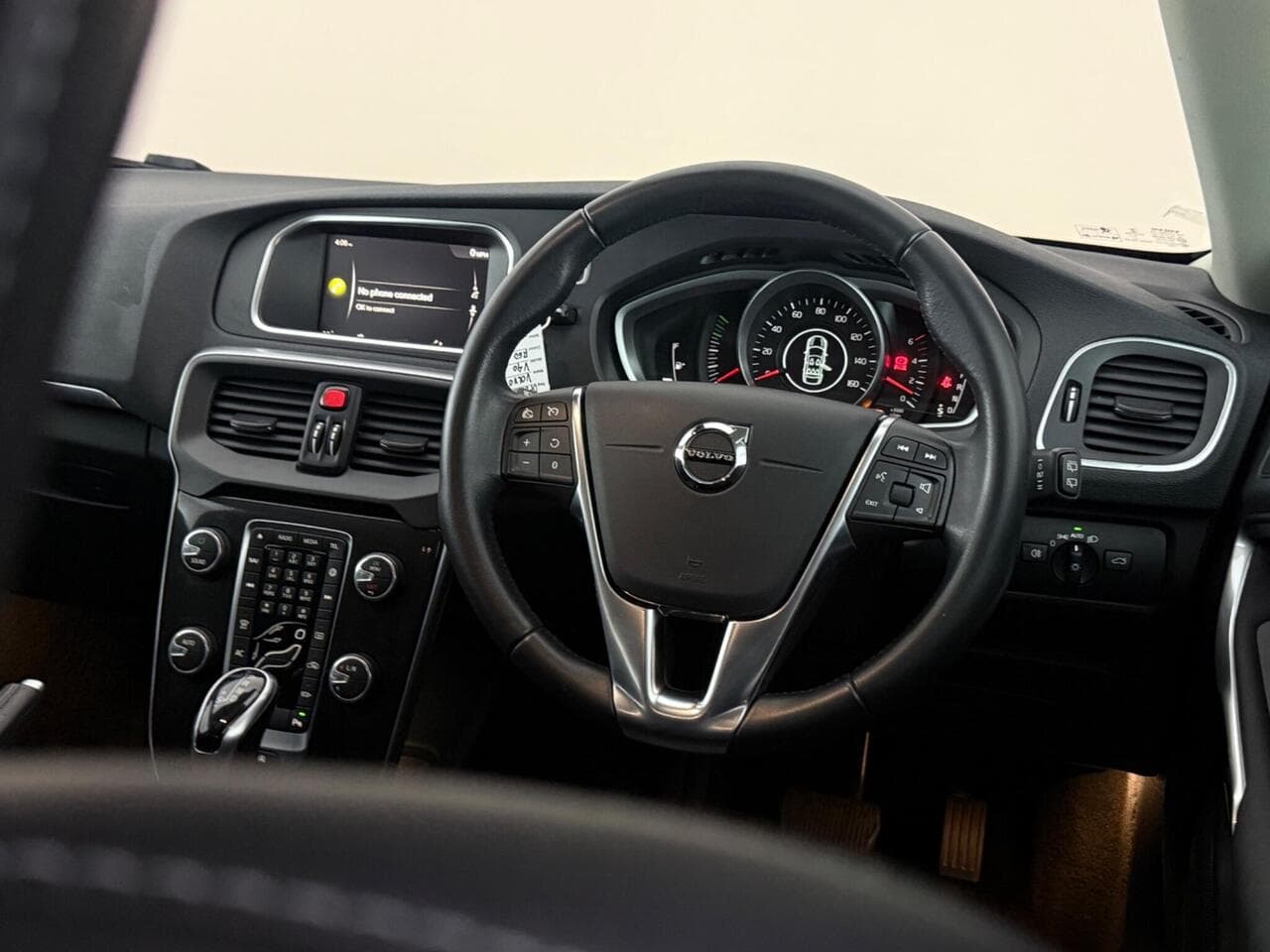 Volvo V40 thumbnail Steering Wheel