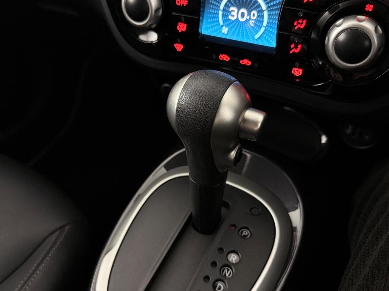 Nissan Juke thumbnail Interior Front