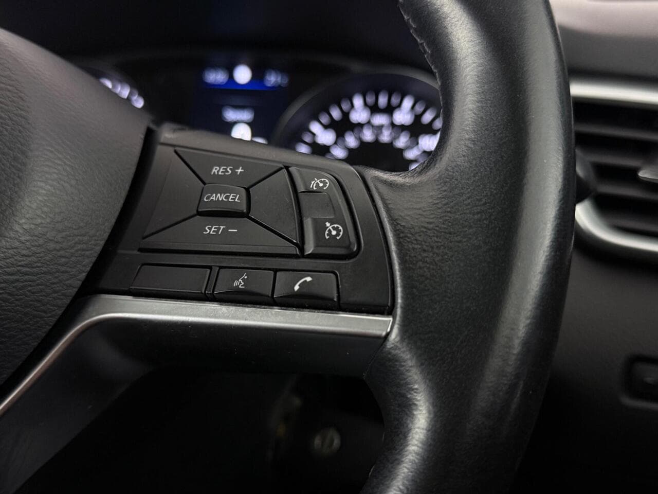 Nissan Qashqai thumbnail Misc Controls