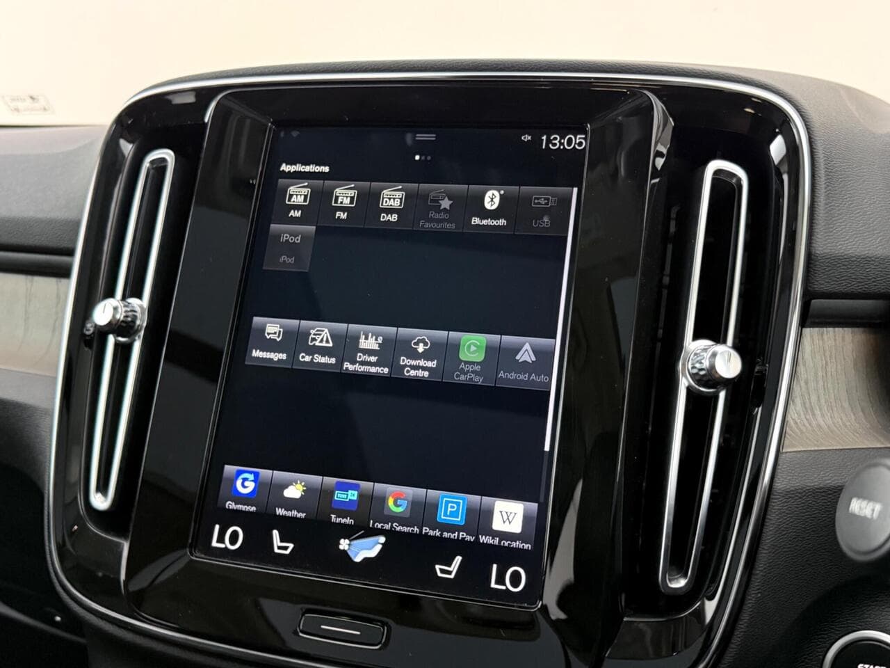 Volvo XC40 thumbnail Infotainment System