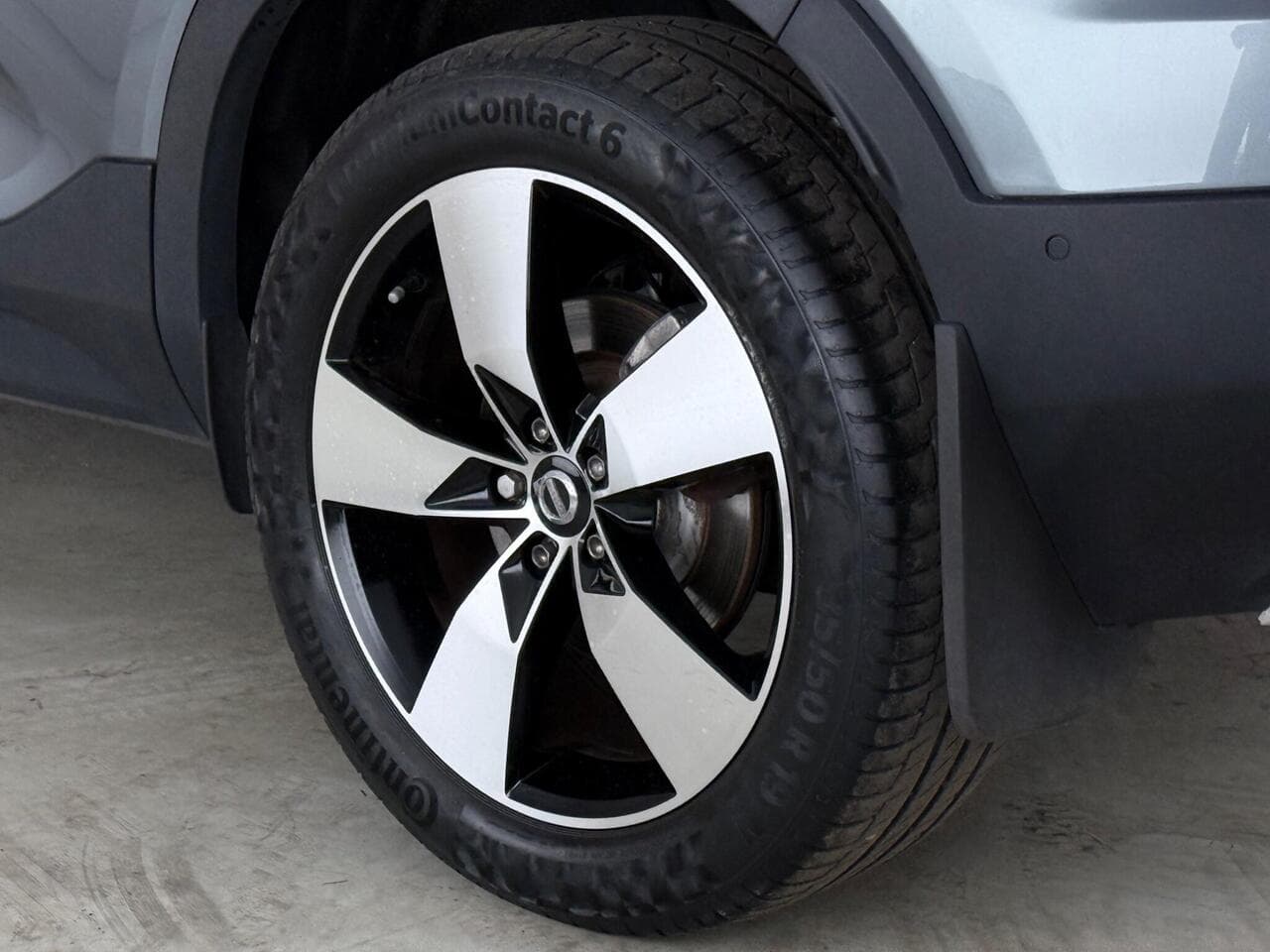 Volvo XC40 thumbnail Wheel