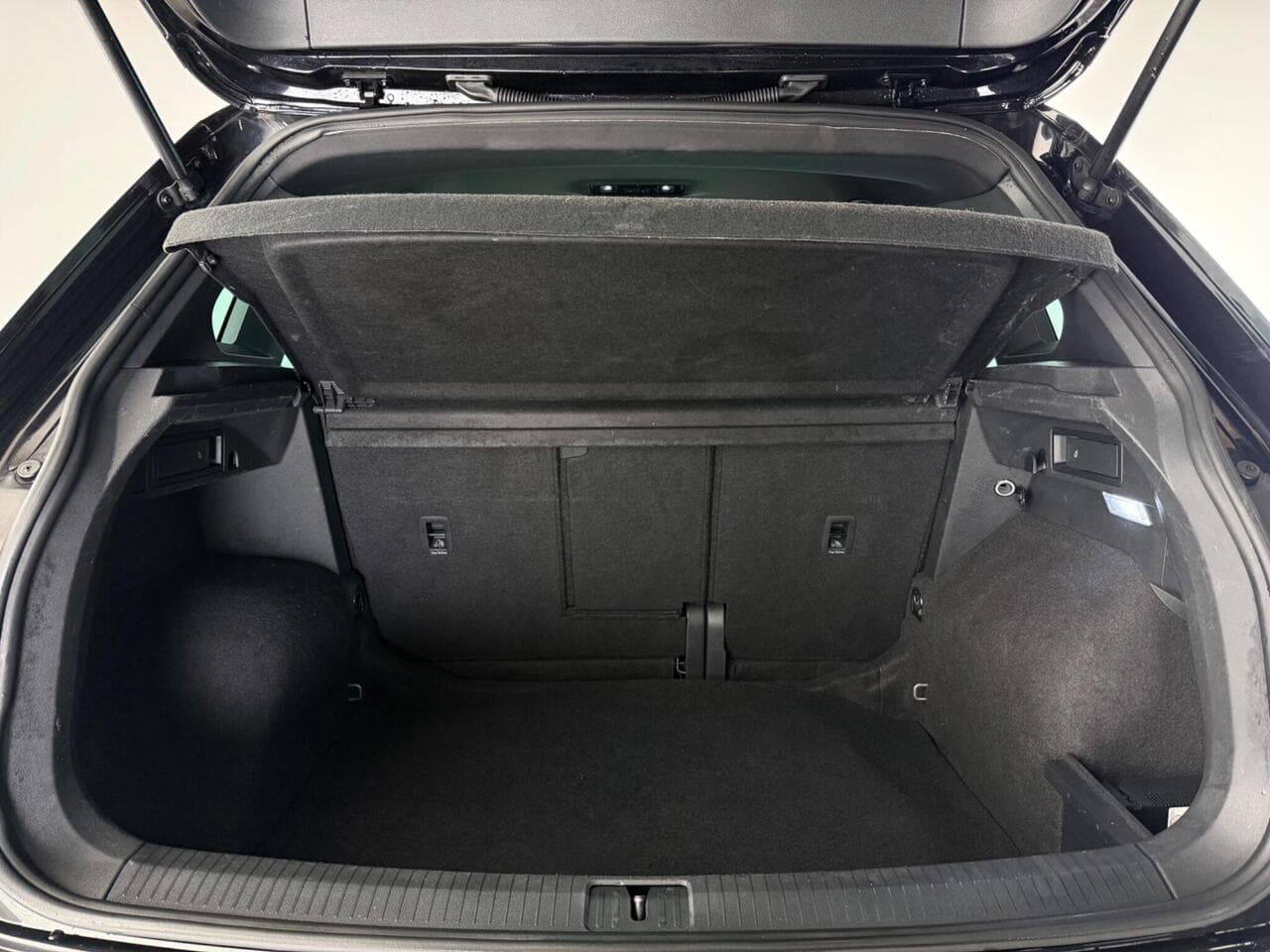 Volkswagen Tiguan thumbnail Boot