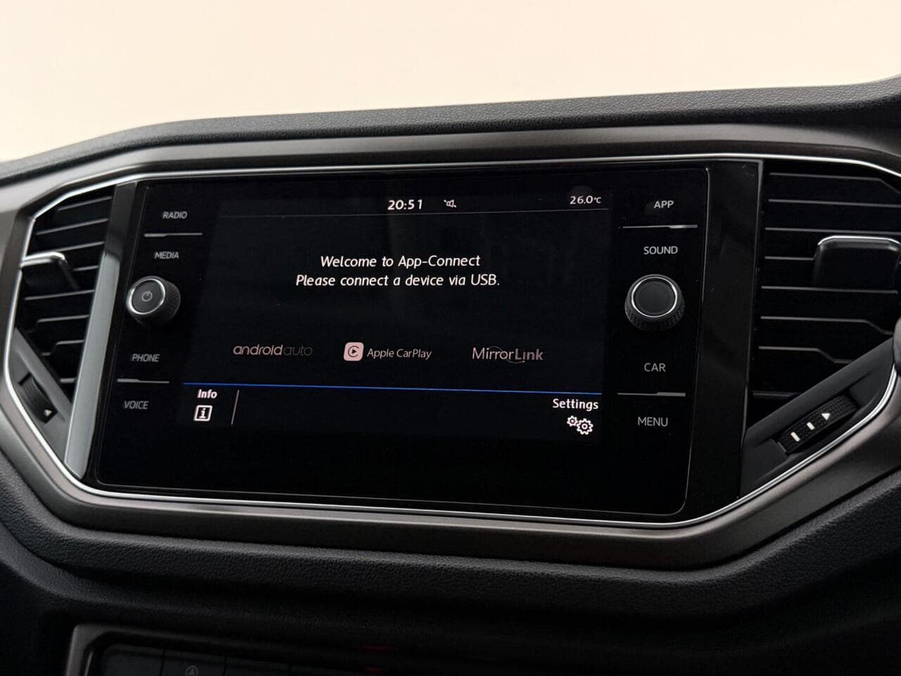 Volkswagen T-Roc thumbnail Infotainment System