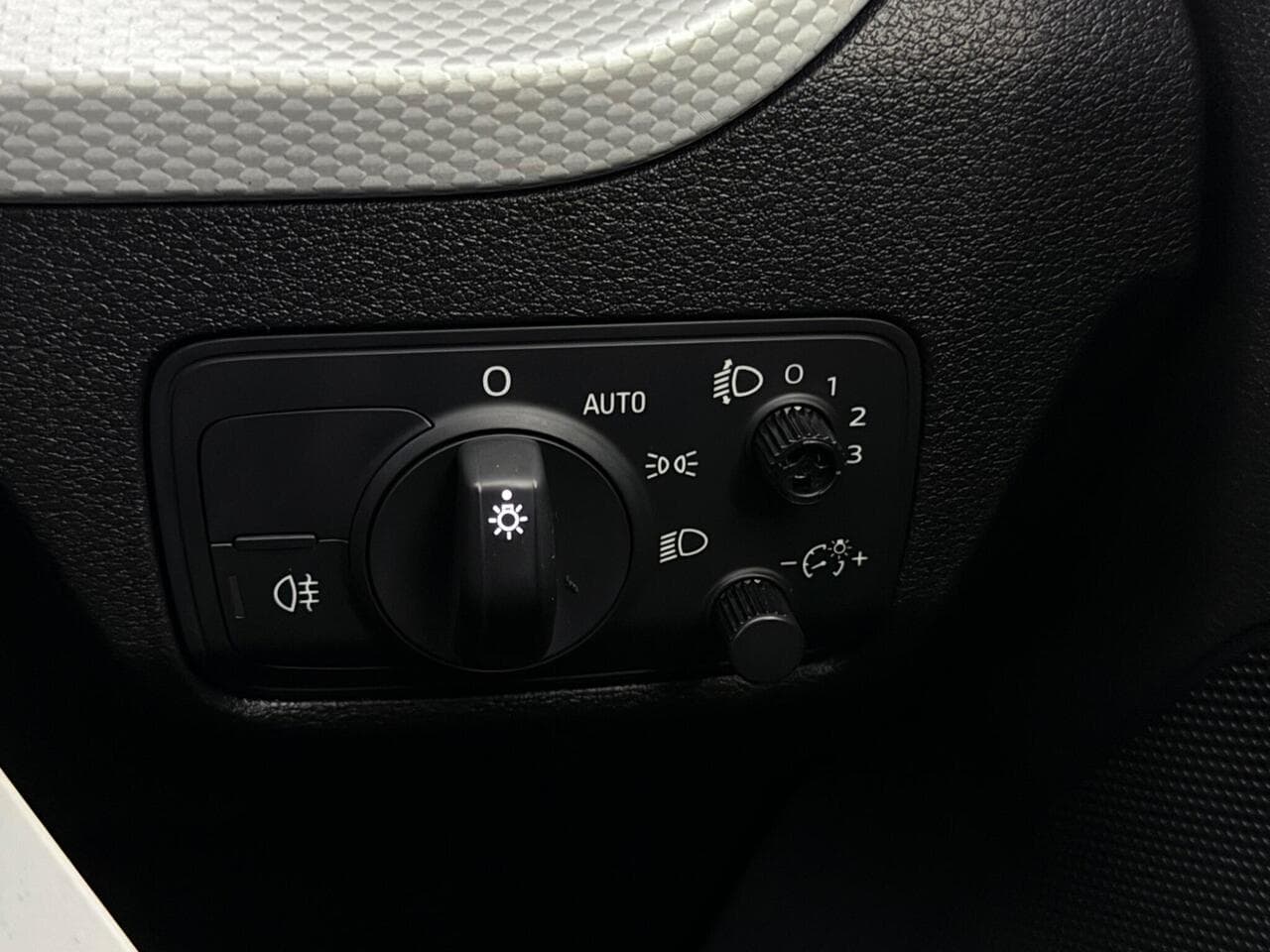 Audi Q2 thumbnail Misc Controls