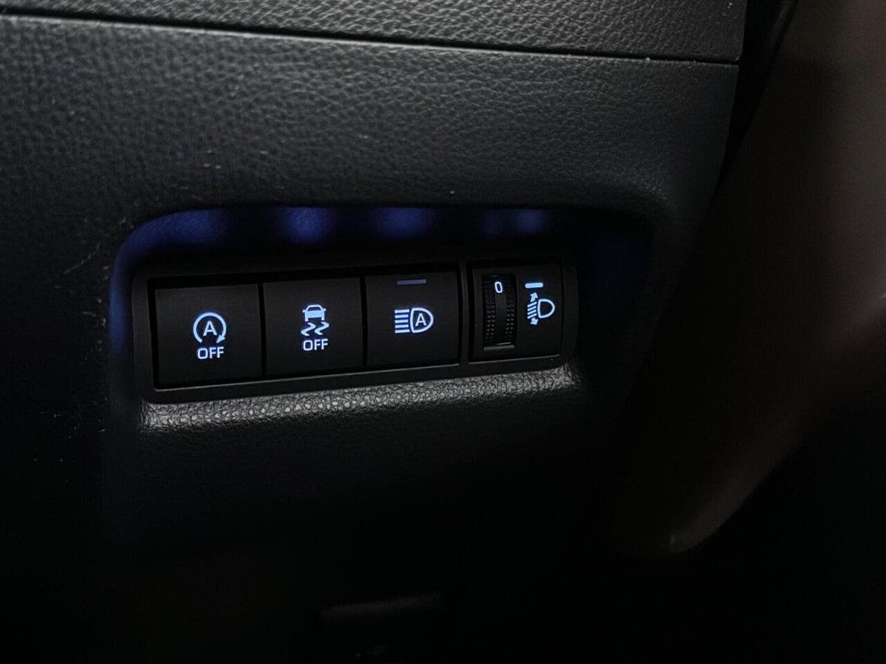 Toyota Aygo X thumbnail Misc Controls