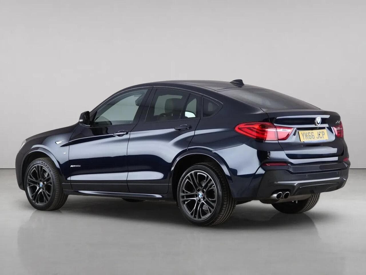 BMW X4 thumbnail Rear Left