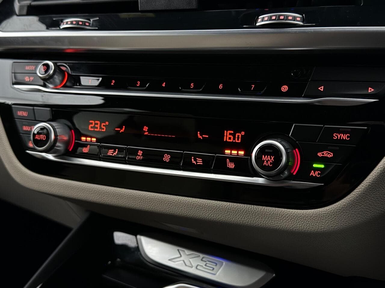 BMW X3 thumbnail Infotainment System