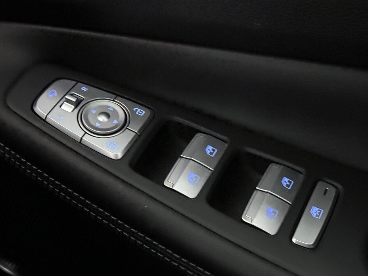 Hyundai Santa Fe thumbnail Misc Controls