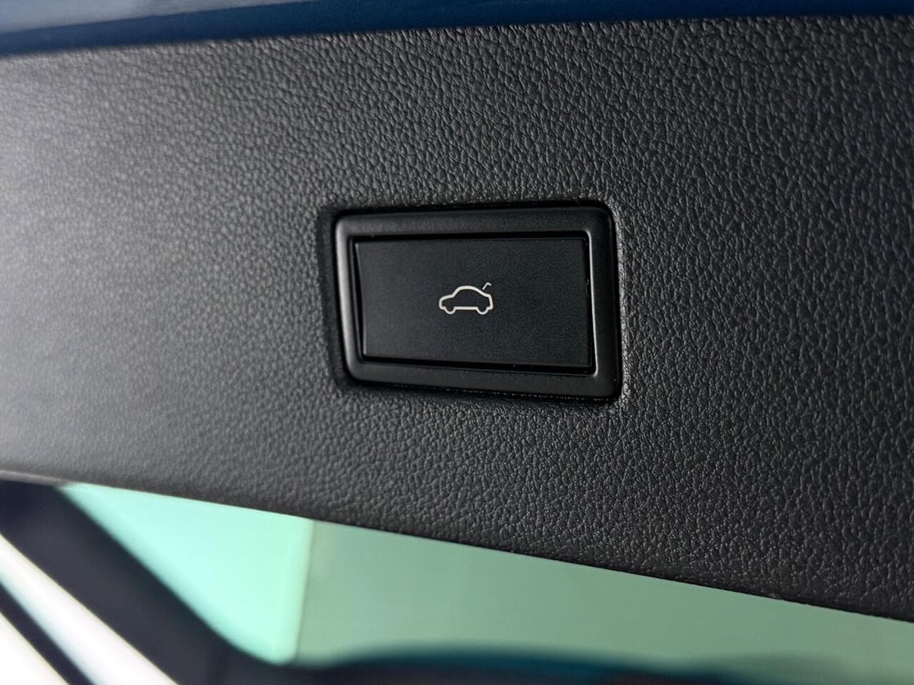 Volkswagen Tiguan thumbnail Misc Controls