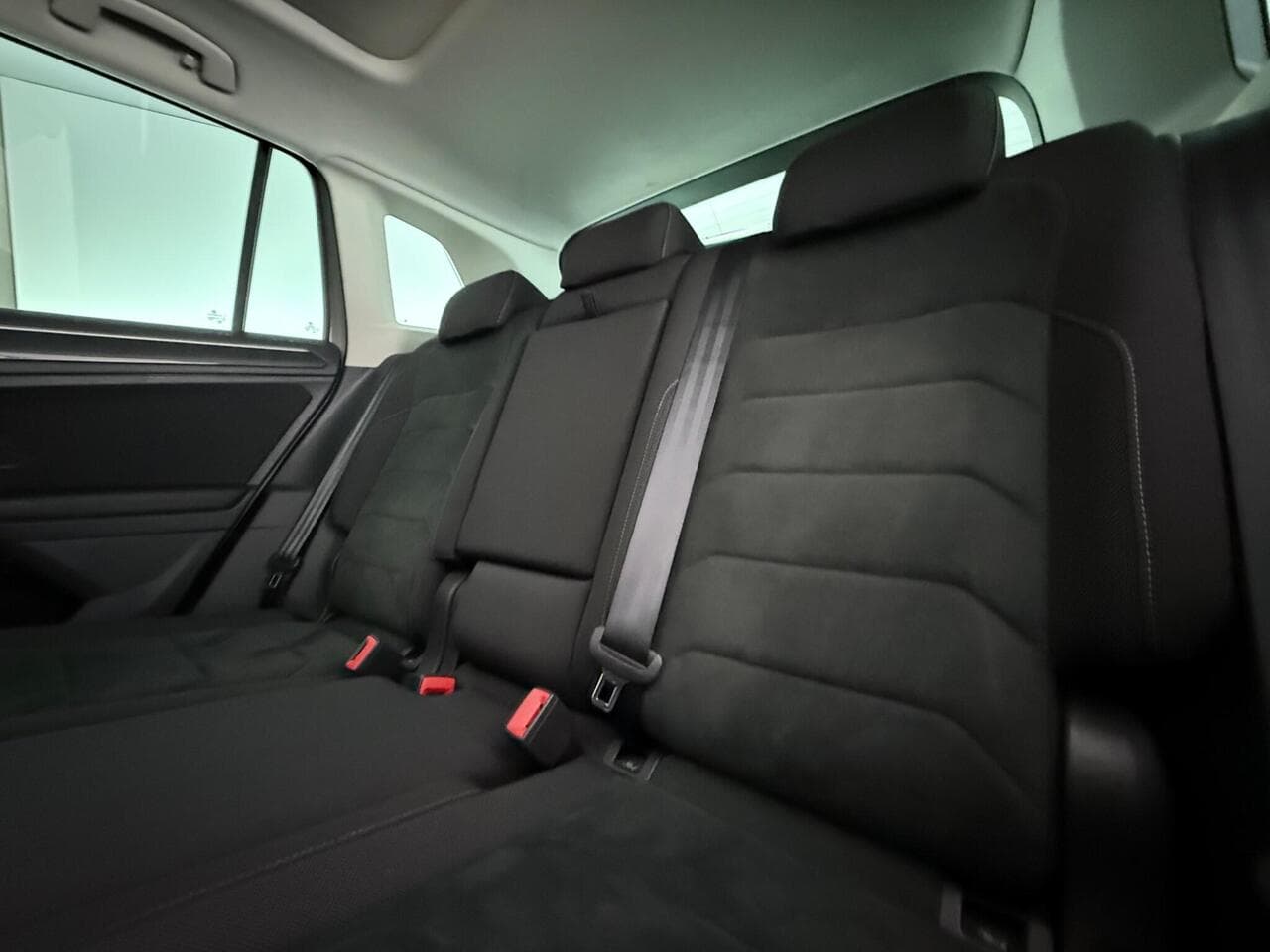 Volkswagen Tiguan thumbnail Seats Rear