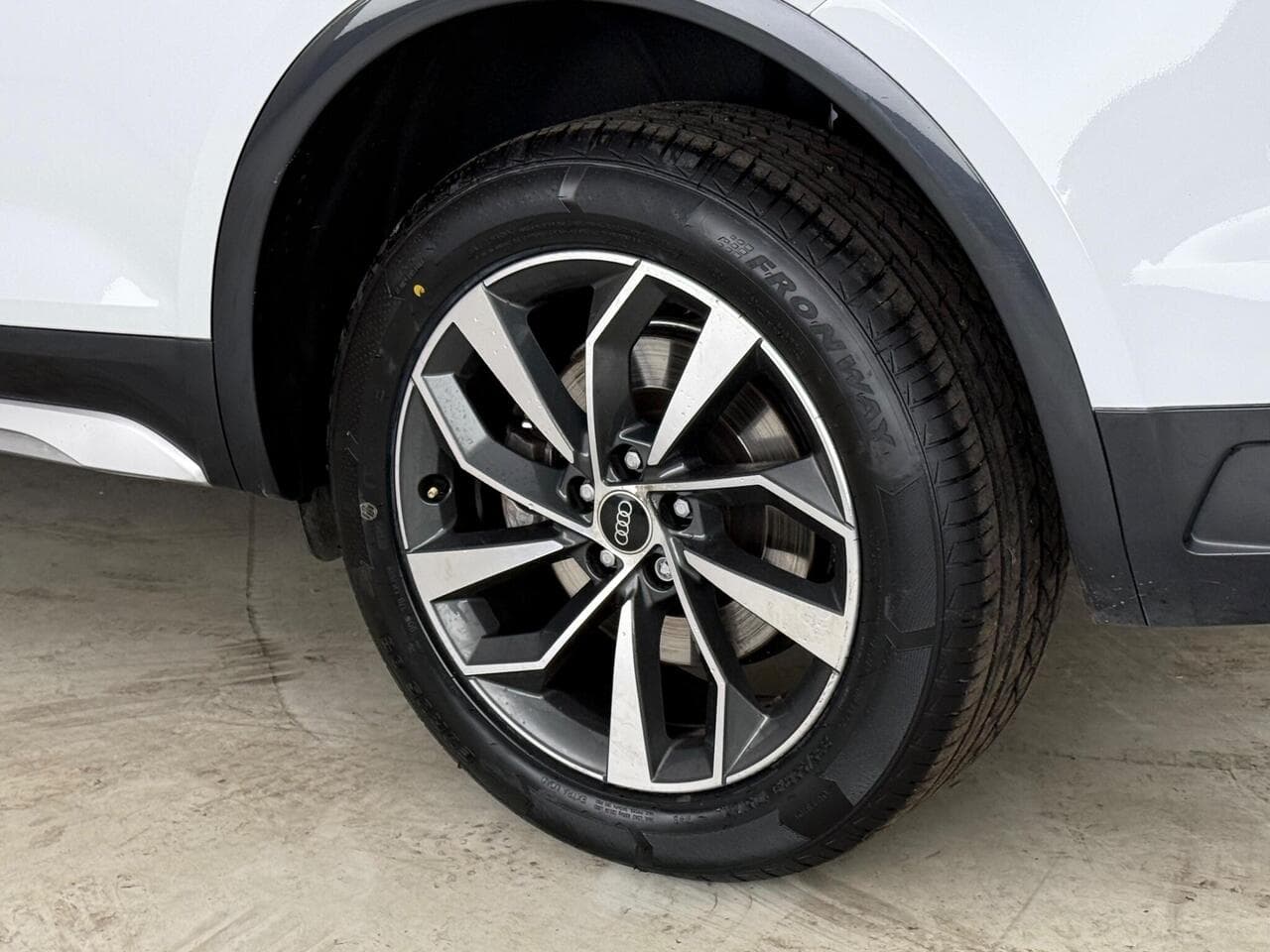 Audi Q5 thumbnail Wheel