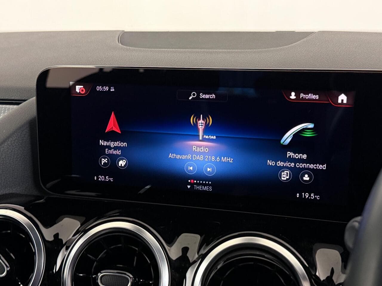 Mercedes-Benz GLA thumbnail Infotainment System