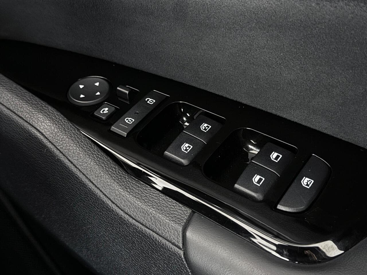 Kia Sportage thumbnail Misc Controls