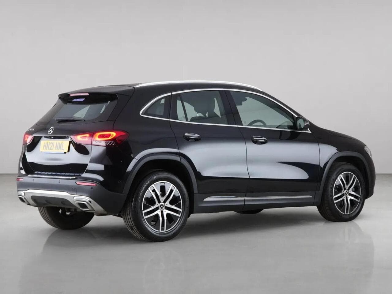 Mercedes-Benz GLA thumbnail Side Right