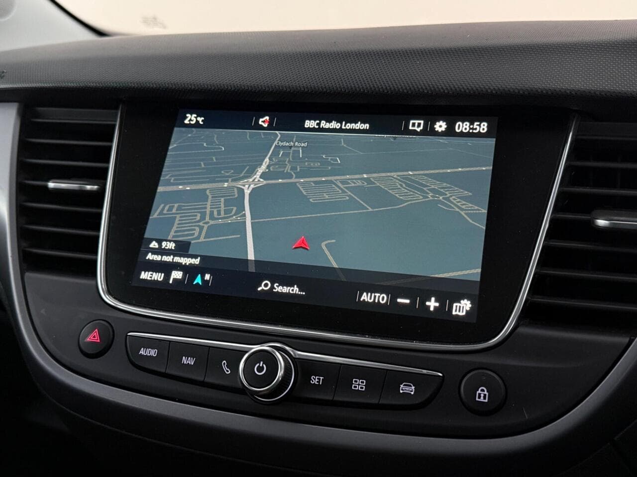 Vauxhall Crossland thumbnail Infotainment System