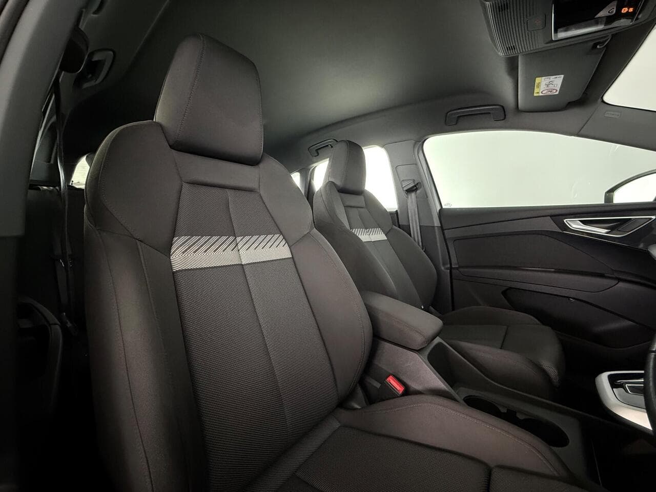 Audi Q4 e-tron thumbnail Seat Driver