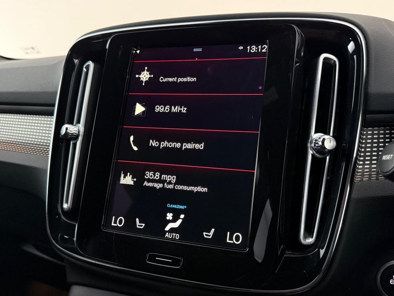 Volvo XC40 thumbnail Infotainment System