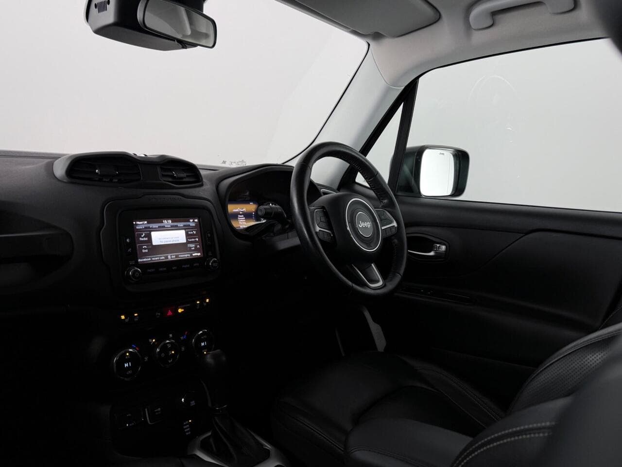 Jeep Renegade thumbnail Interior Front