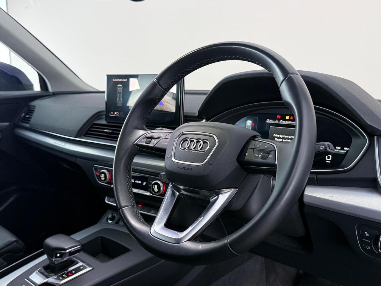 Audi Q5 thumbnail Steering Wheel