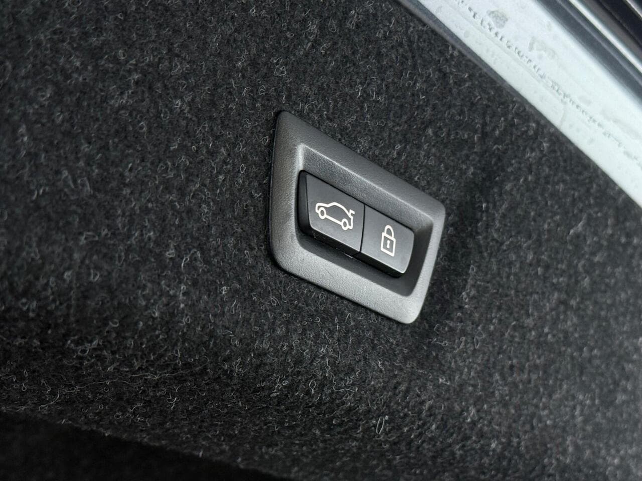 BMW 3 Series thumbnail Misc Controls