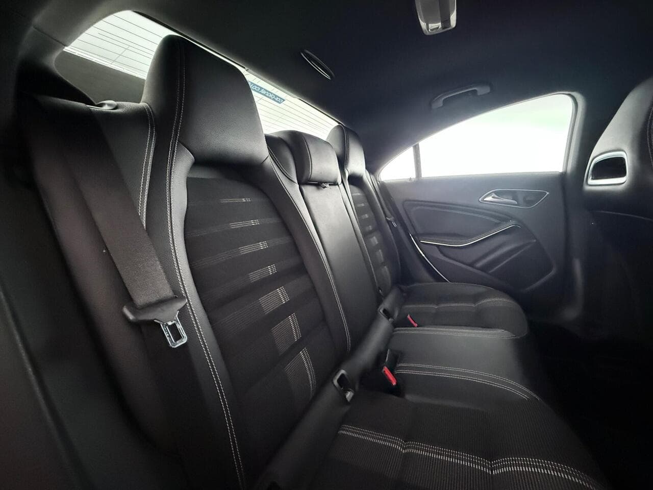 Mercedes-Benz CLA thumbnail Seats Rear