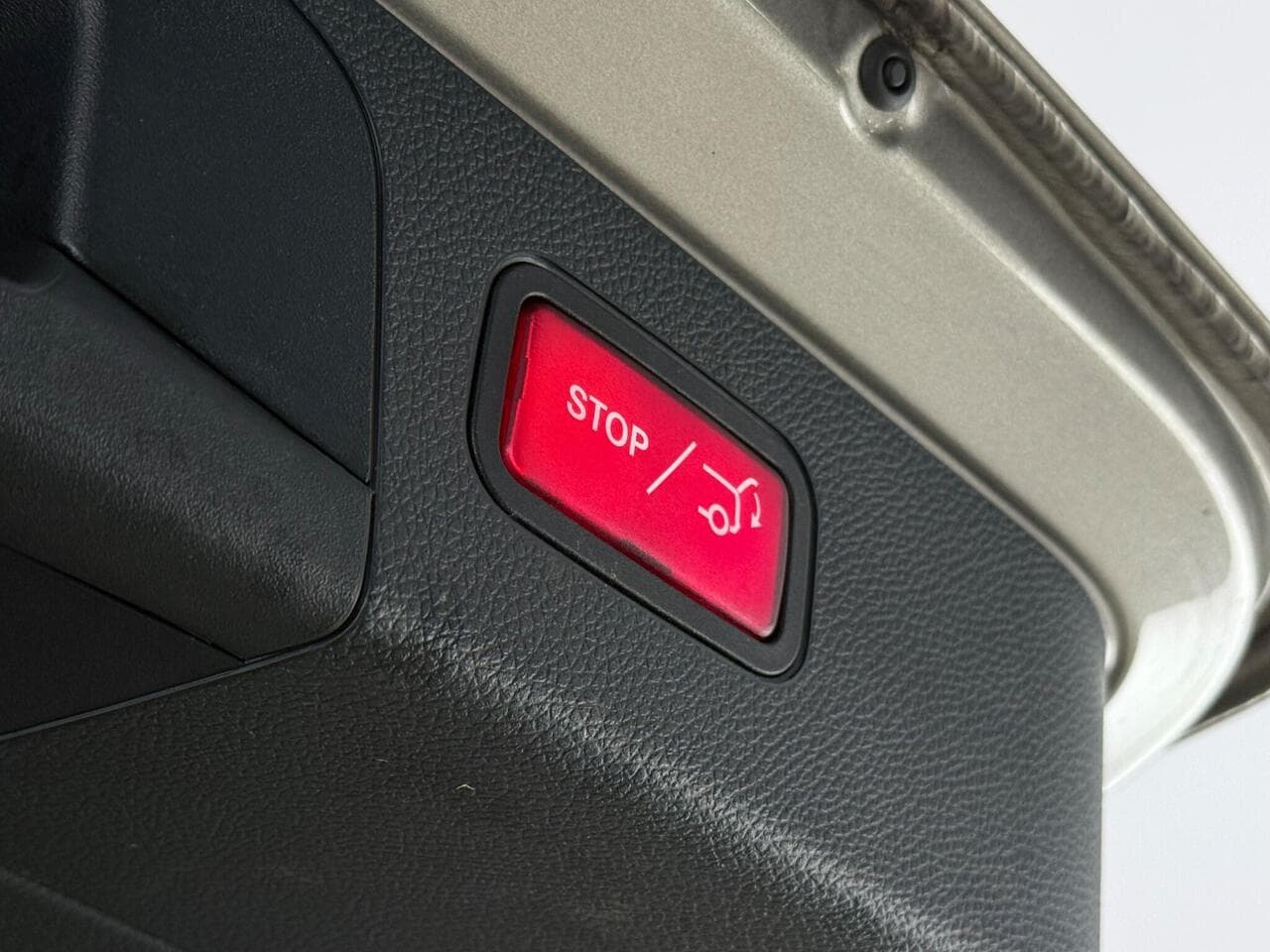 Mercedes-Benz GLC thumbnail Misc Controls