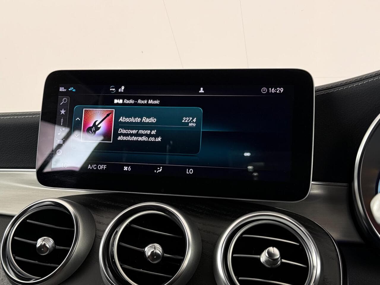Mercedes-Benz C Class thumbnail Infotainment System