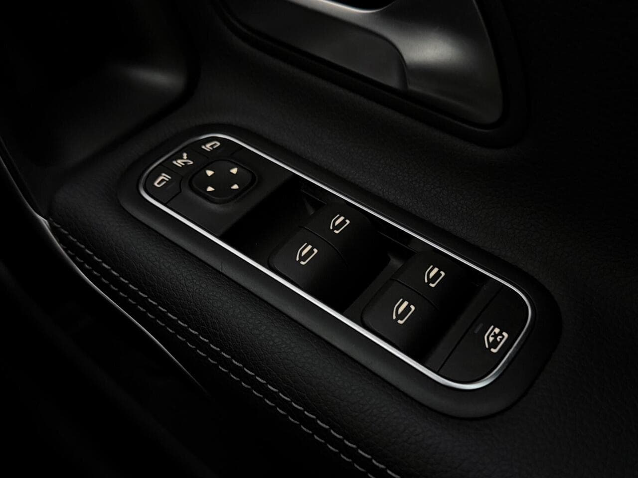 Mercedes-Benz CLA thumbnail Misc Controls