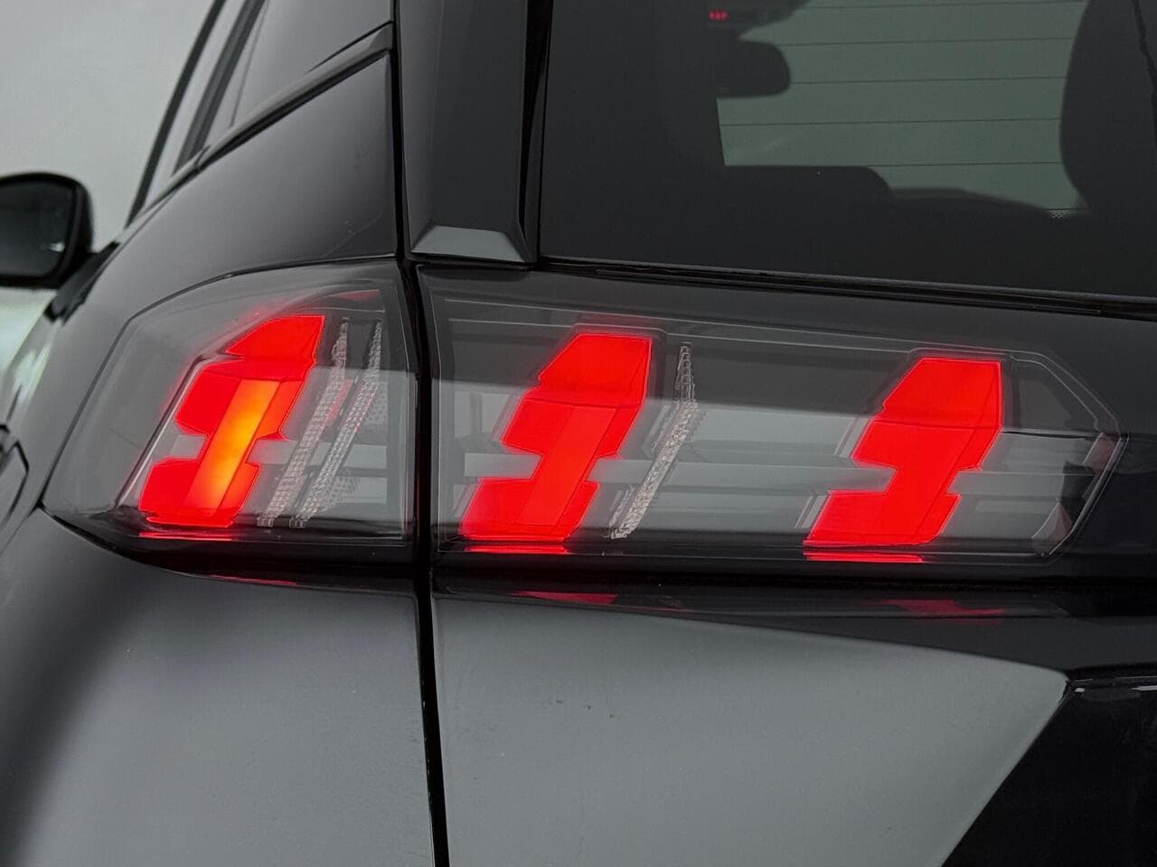 Peugeot 2008 thumbnail Lights Rear