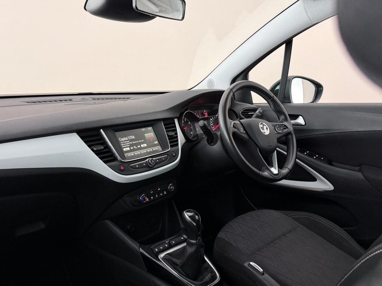 Vauxhall Crossland X thumbnail Interior Front