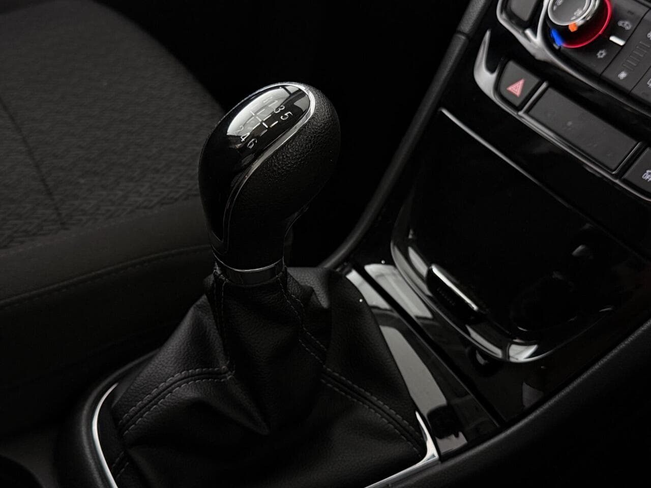 Vauxhall Mokka X thumbnail Interior Front