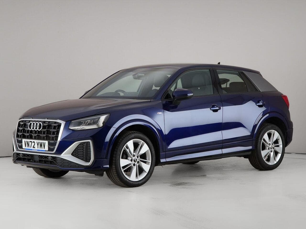 Audi Q2 thumbnail Front Left