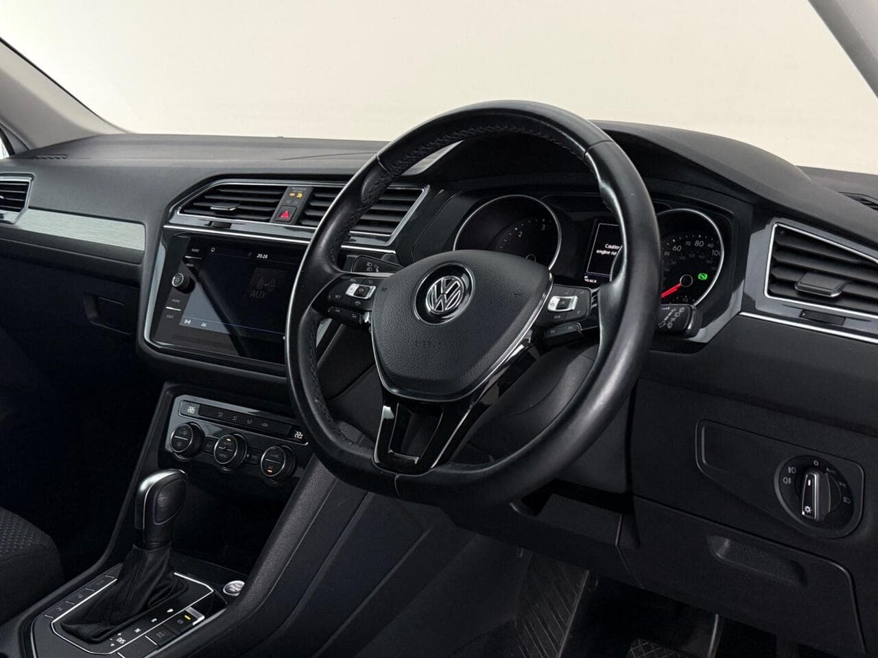 Volkswagen Tiguan Allspace thumbnail Interior Front