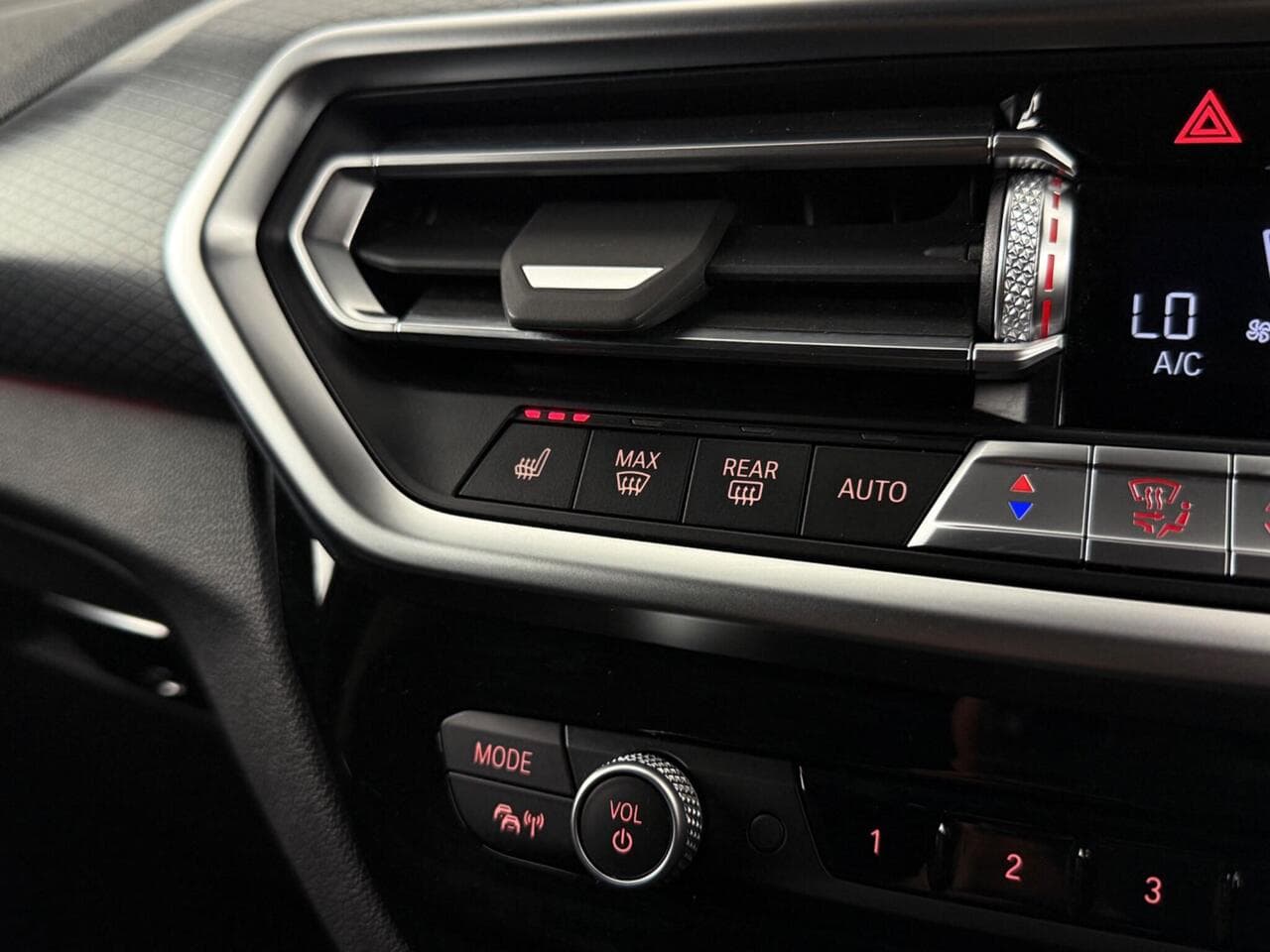 BMW X4 thumbnail Infotainment System