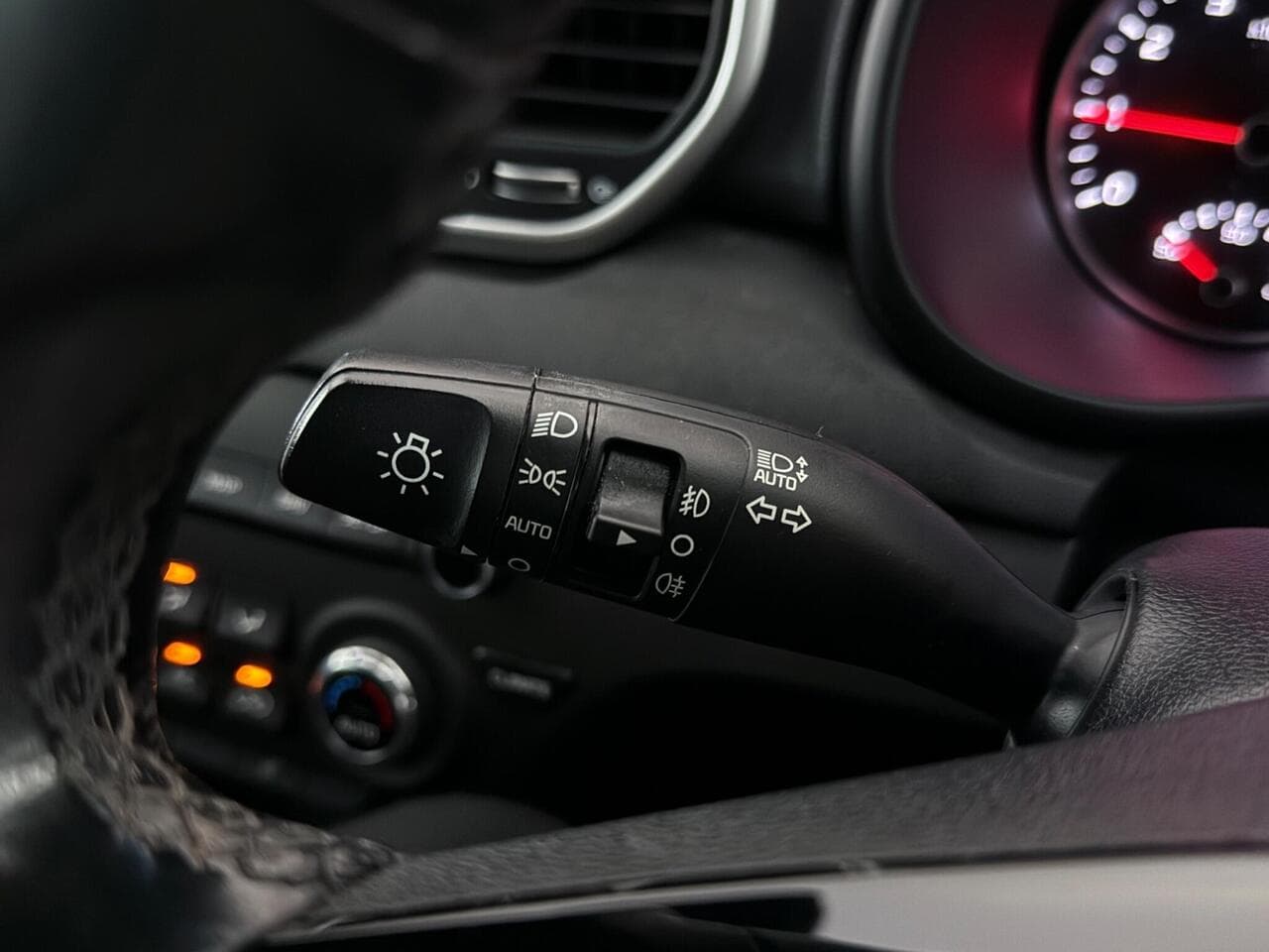 Kia Sportage thumbnail Misc Controls