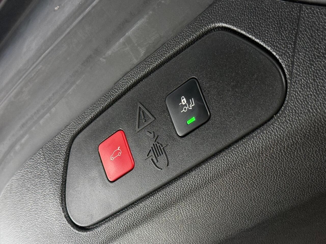 Vauxhall Grandland thumbnail Misc Controls