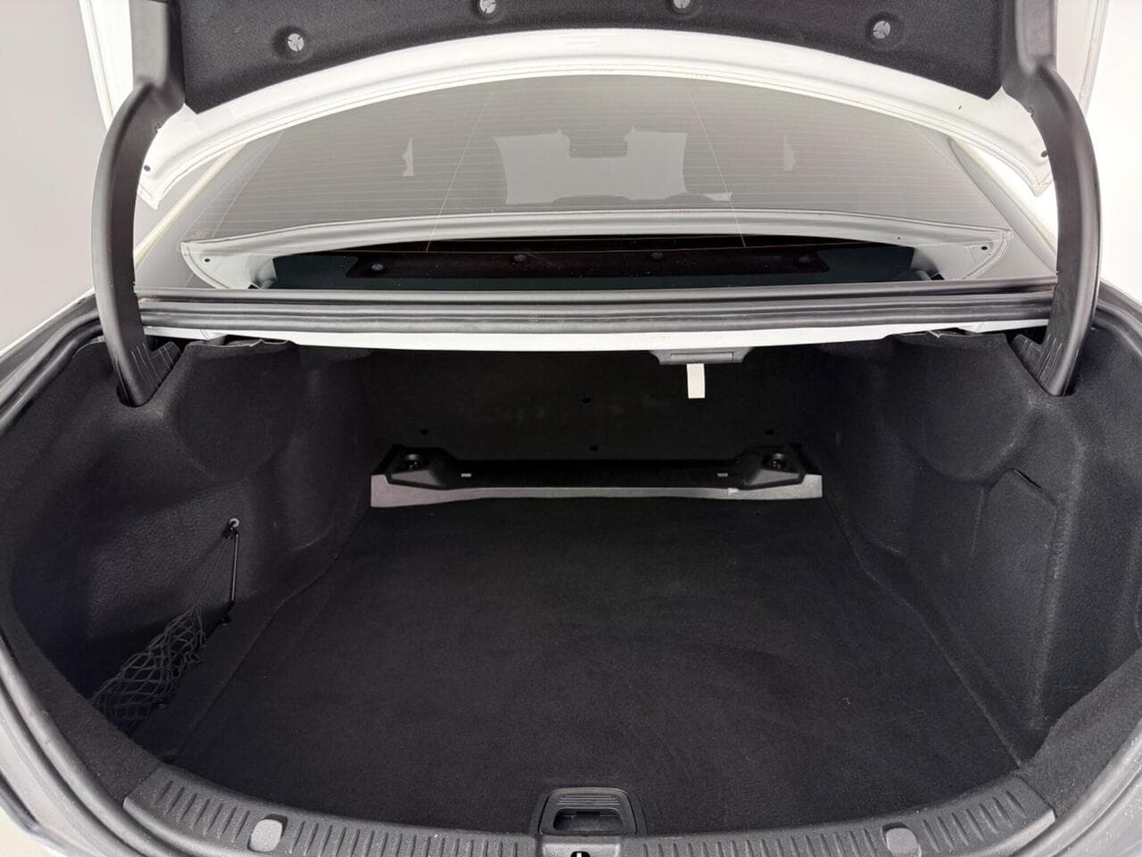 Mercedes-Benz E Class thumbnail Boot