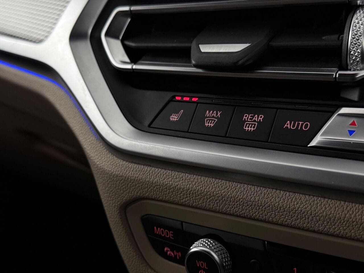 BMW 3 Series thumbnail Infotainment System