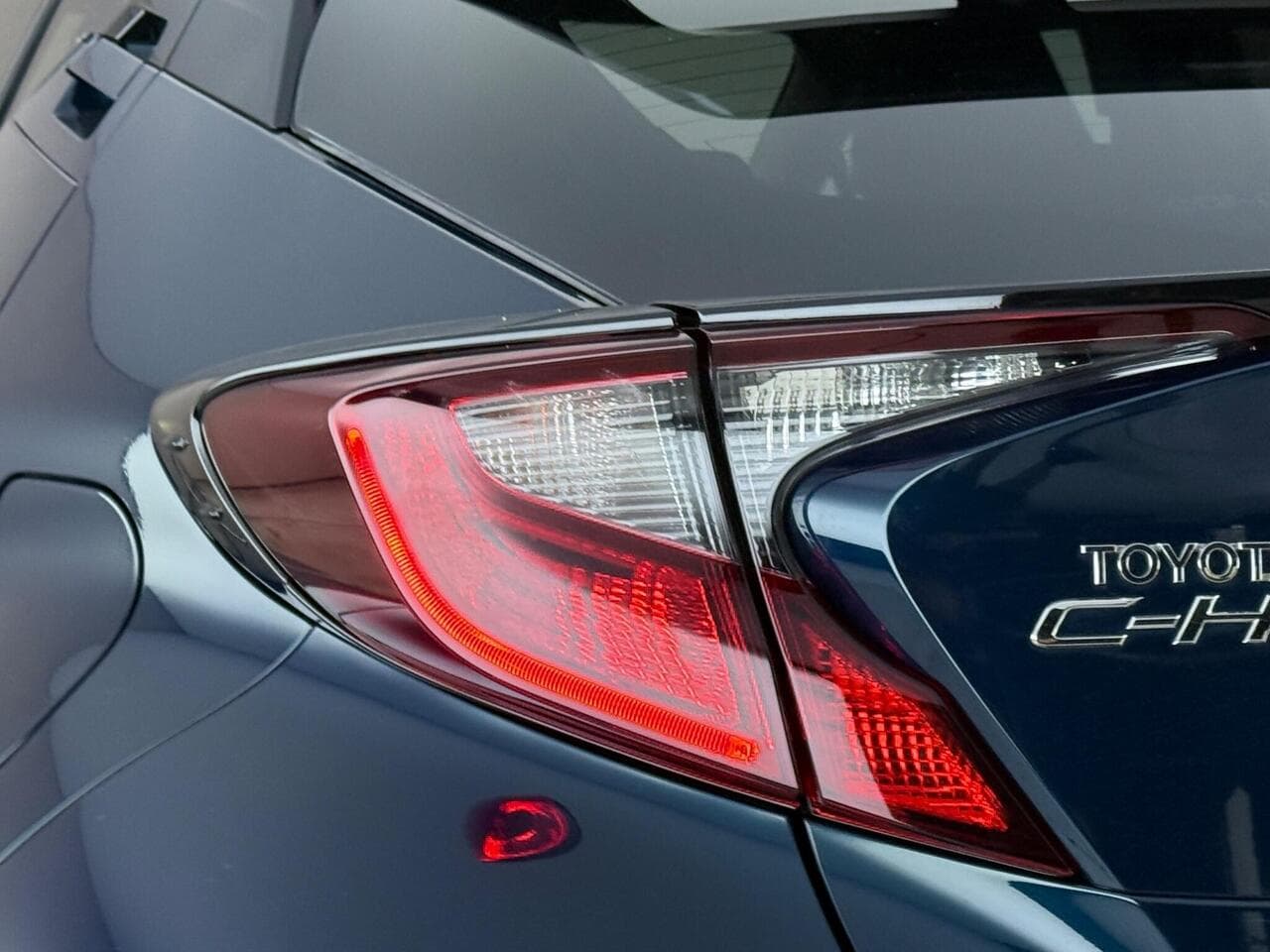 Toyota C-HR thumbnail Lights Rear