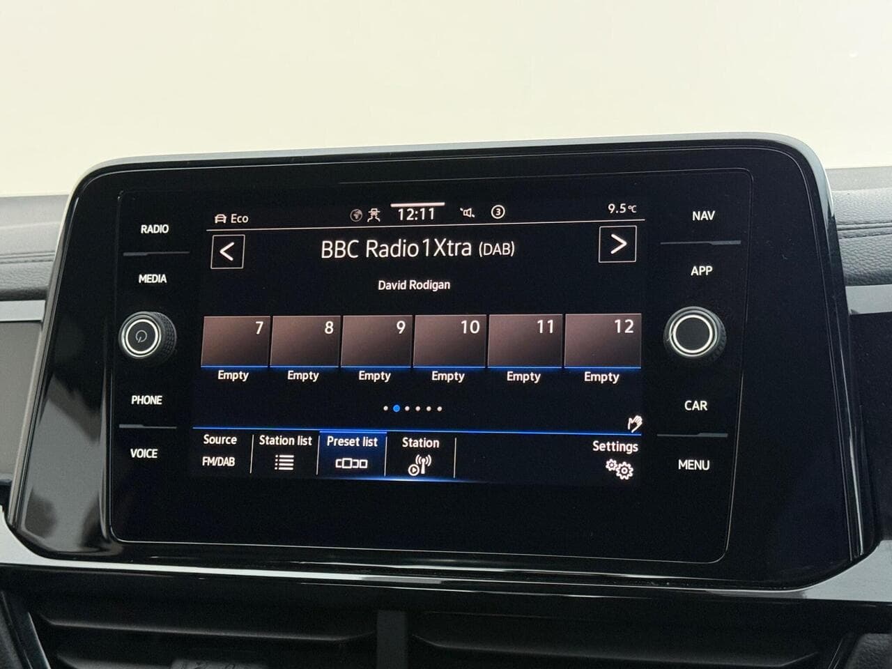 Volkswagen T-Roc thumbnail Infotainment System