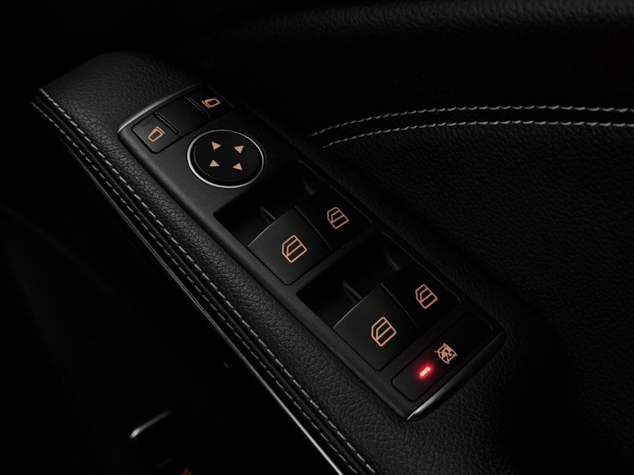 Mercedes-Benz GLA thumbnail Misc Controls