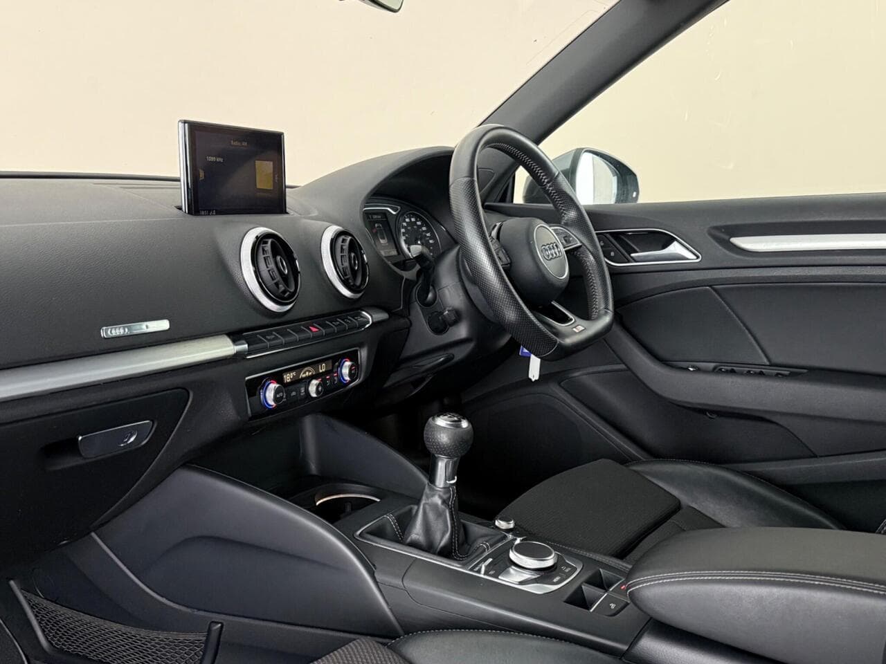 Audi A3 Cabriolet thumbnail Interior Front
