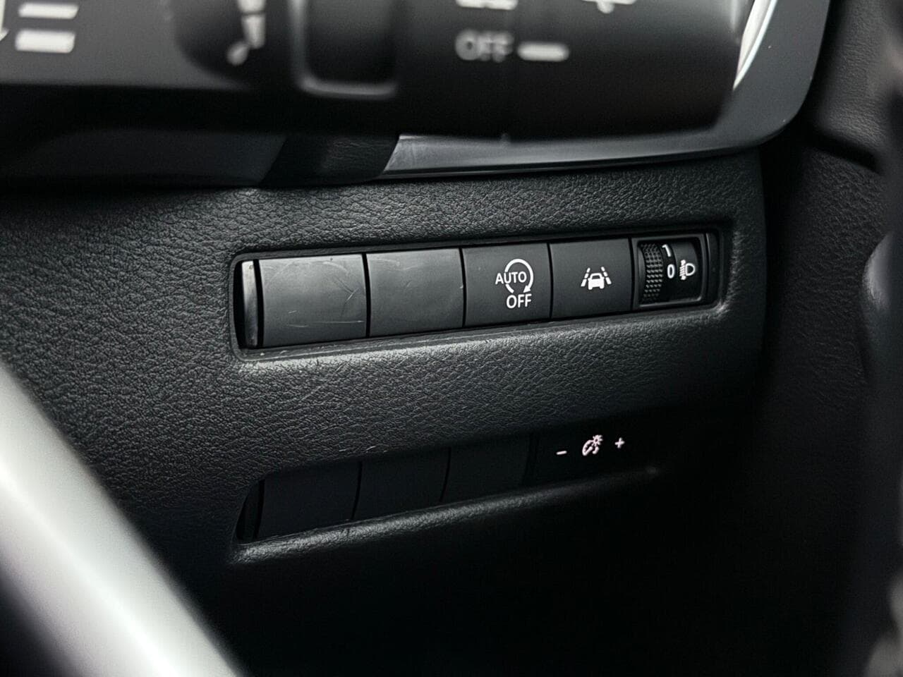 Nissan Qashqai thumbnail Misc Controls