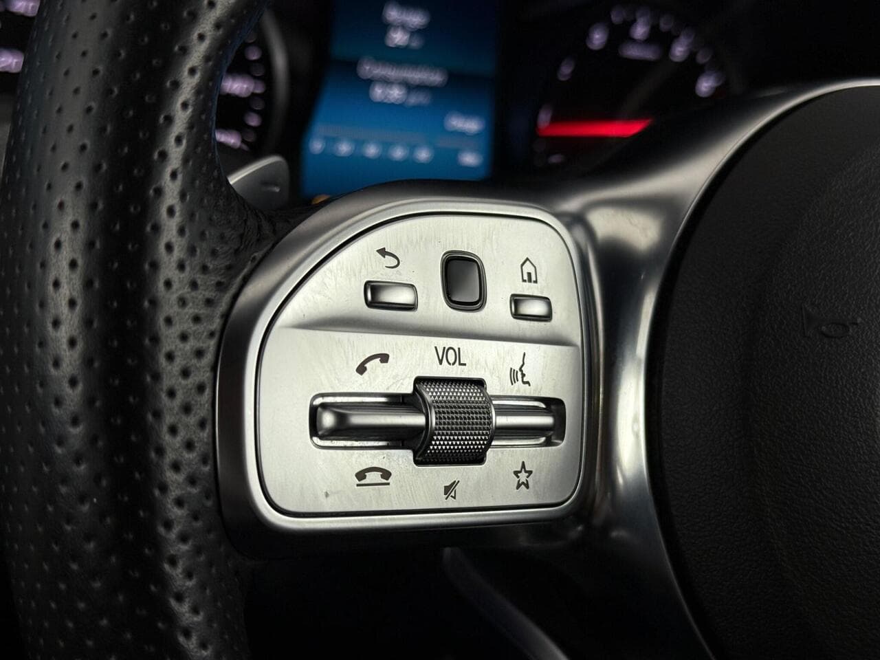 Mercedes-Benz C Class thumbnail Misc Controls