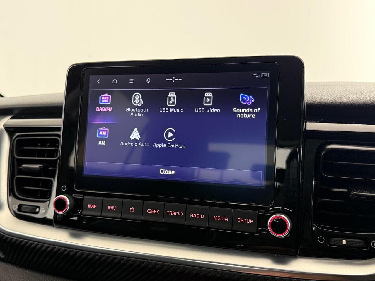 Kia Stonic thumbnail Infotainment System