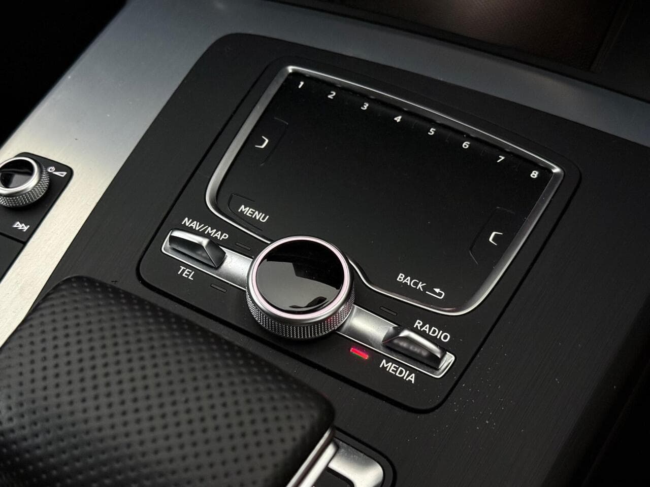 Audi Q5 thumbnail Misc Controls