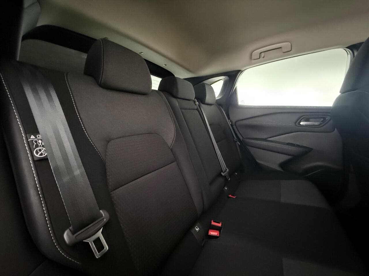 Nissan Qashqai thumbnail Seats Rear