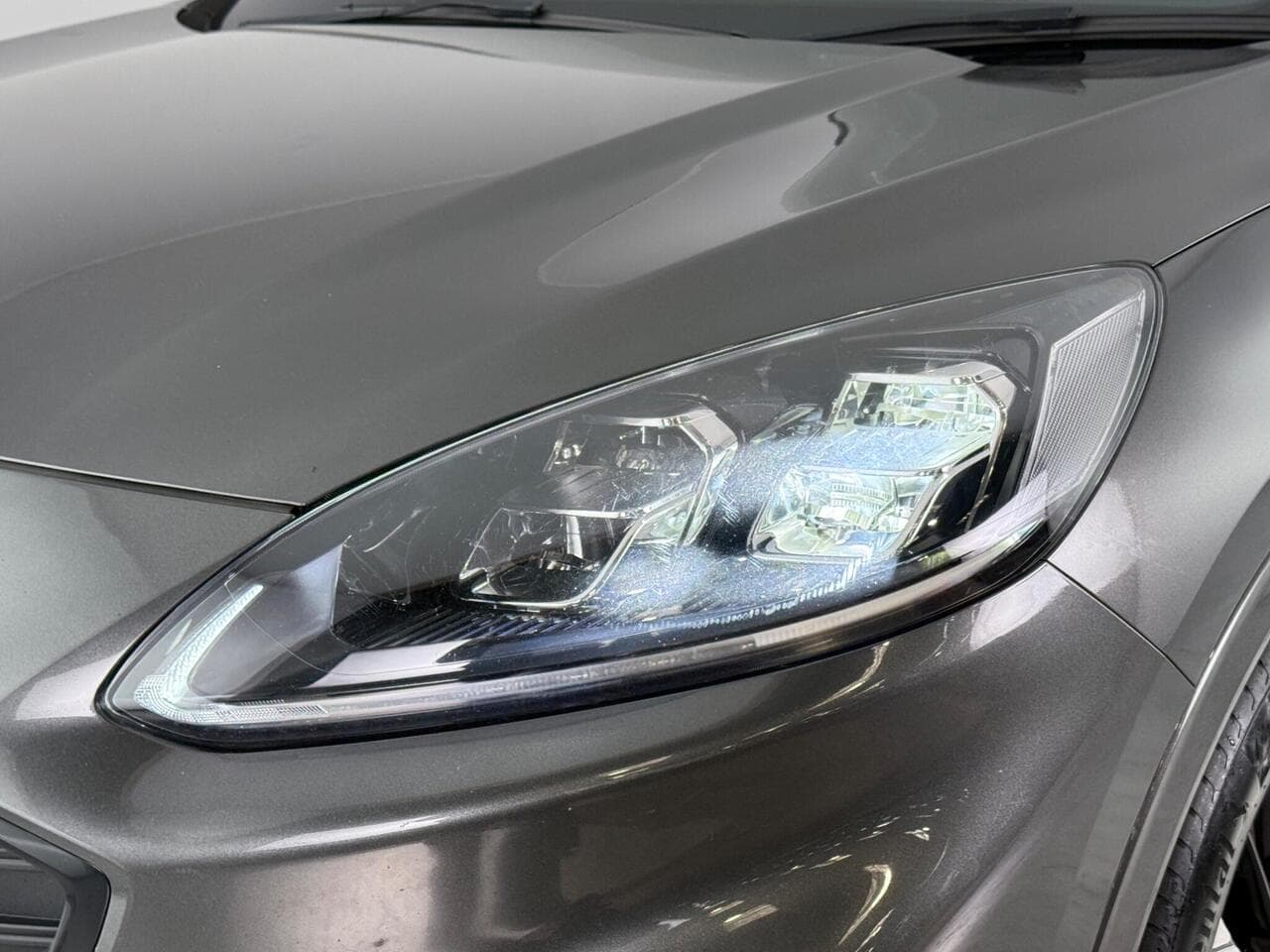 Ford Kuga thumbnail Lights Front