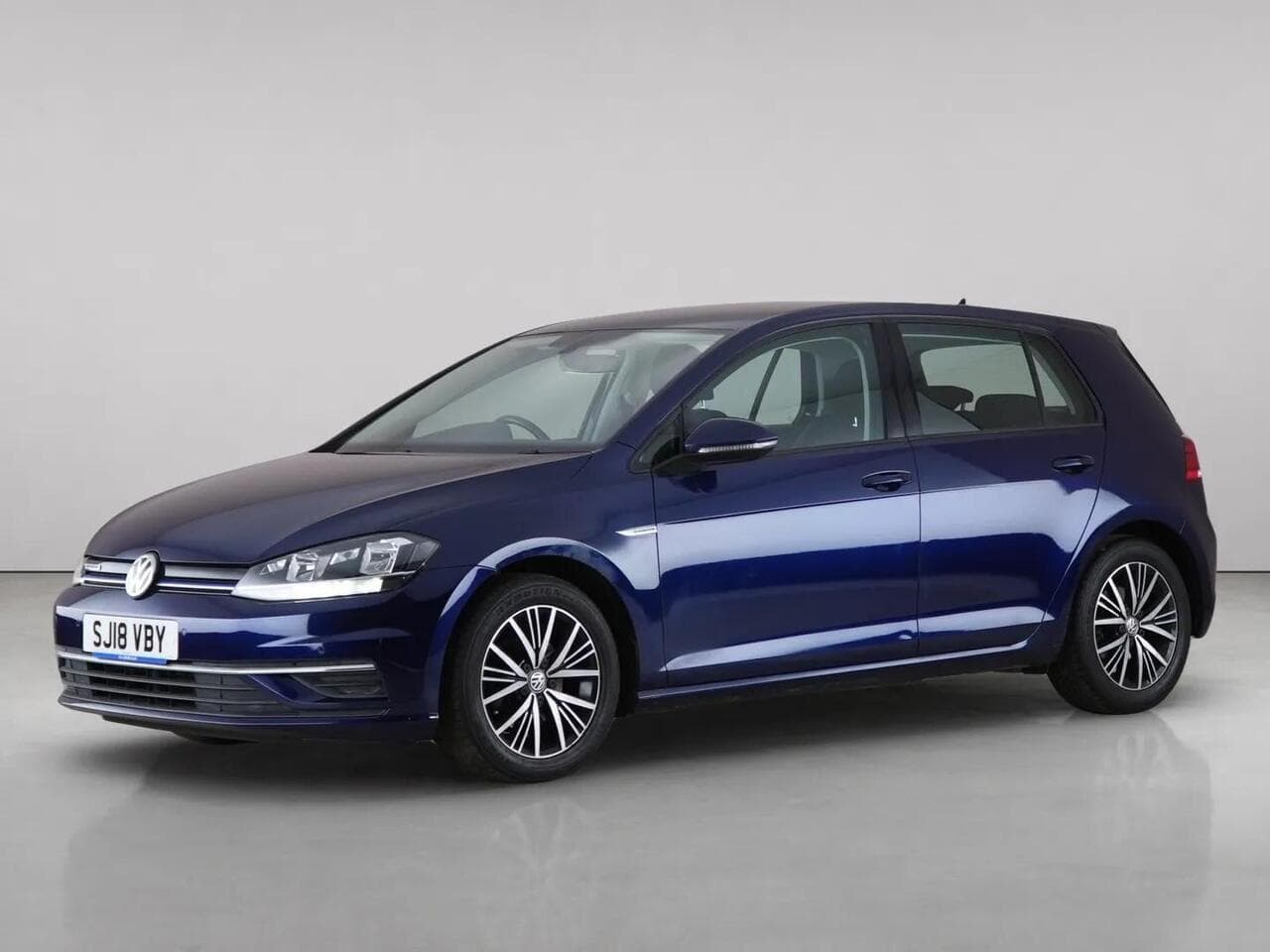 Volkswagen Golf thumbnail Front Left